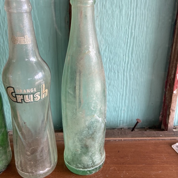 Four old bottles Sprite 7-Up orange crush and unknown - Picture 9 of 11
